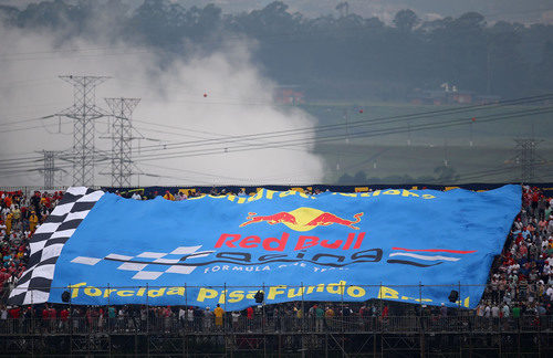 Gran bandera de Red Bull en Brasil 2012
