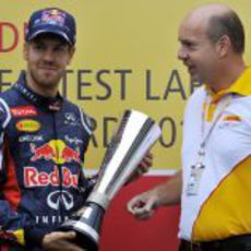 DHL entrega el premio a las vueltas rápidas 2012 a Sebastian Vettel