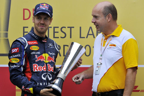 DHL entrega el premio a las vueltas rápidas 2012 a Sebastian Vettel