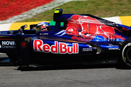 Jean-Eric Vergne se acerca a una curva en Interlagos