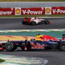 Trompo de Mark Webber en la carrera de Interlagos