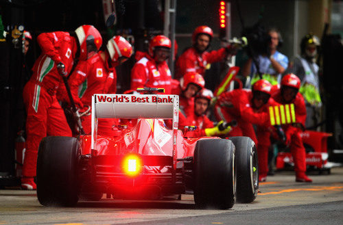 Parada en boxes de Felipe Massa en Brasil 2012