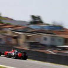 Charles Pic rueda en Interlagos con Marussia