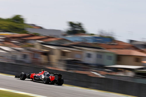 Charles Pic rueda en Interlagos con Marussia