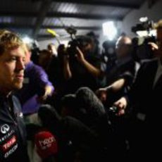 Vettel atiende a la prensa en Milton Keynes