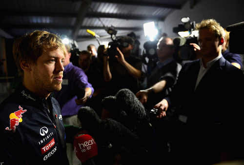 Vettel atiende a la prensa en Milton Keynes