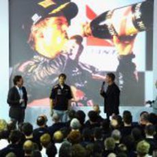 Webber, Horner, Vettel y Newey en el escenario