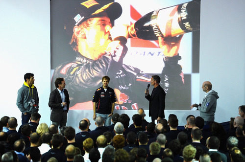 Webber, Horner, Vettel y Newey en el escenario