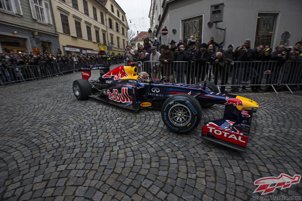 Sebastian Vettel y su RB8 en Graz