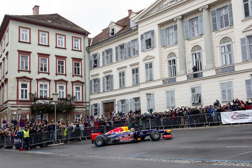 'Donuts' de Vettel en el centro de Graz