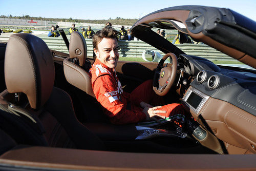 Fernando Alonso al volante de uno de los bólidos de Ferrari en Valencia