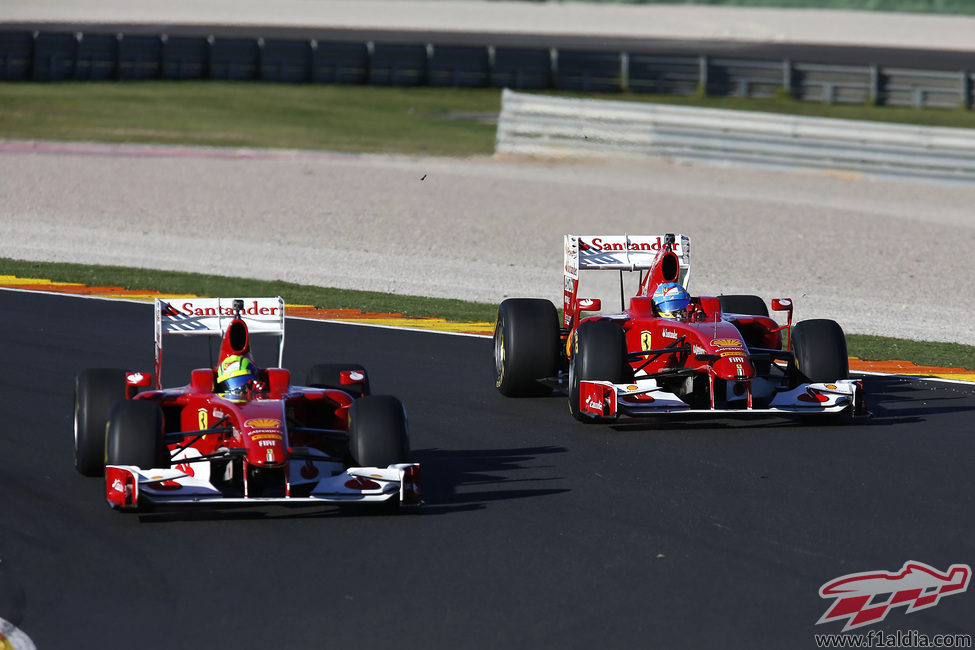 Alonso y Massa con el F60 en las Finales Mundiales de Ferrari 2012