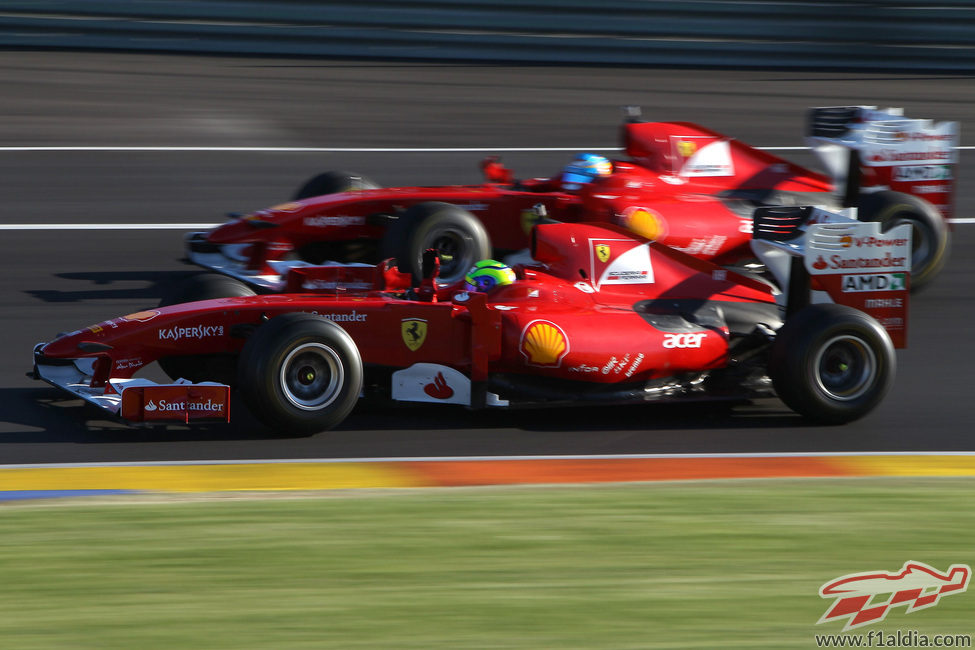 Massa y Alonso en paralelo en Cheste con el F60