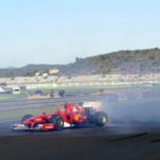 Fernando Alonso hace 'donuts' en Cheste 2012