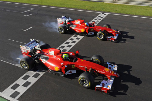 Alonso y Massa cruzan la meta de Cheste a los mandos del F60
