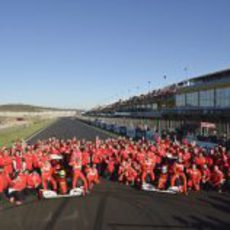 Foto de familia de Ferrari en las Finales Mundiales 2012