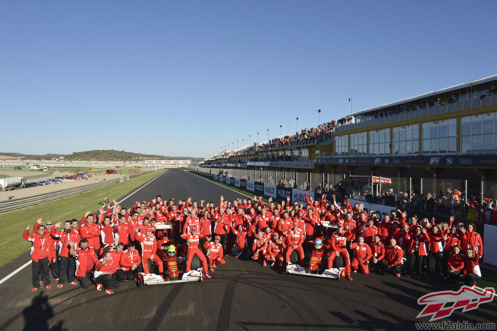 Foto de familia de Ferrari en las Finales Mundiales 2012