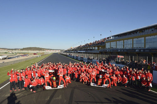 Foto de familia de Ferrari en las Finales Mundiales 2012
