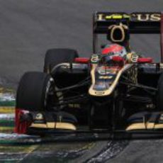 Romain Grosjean rueda con el compuesto medio en Brasil