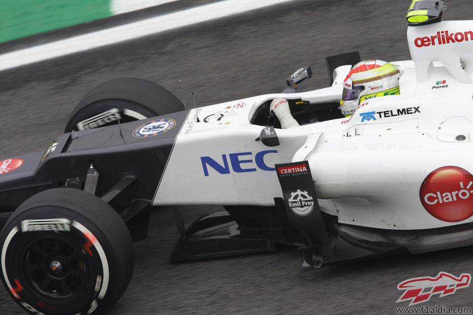 Sergio Pérez rueda en la Q2 de Brasil con el neumático medio