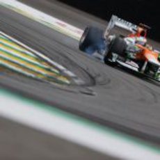 Paul di Resta se pasa de frenada en el circuito de Interlagos