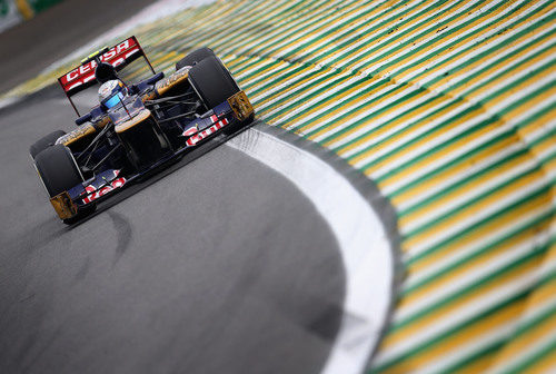 Jean-Eric Vergne coge una curva en Interlagos