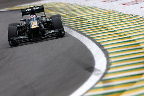 Vitaly Petrov rueda en los Libres 3 del GP de Brasil 2012
