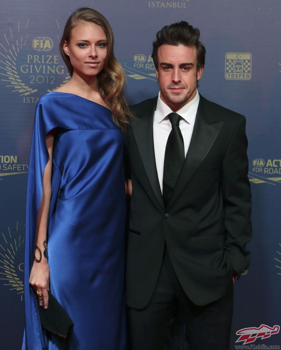 Dasha Kapustina y Fernando Alonso en la Gala de la FIA 2012