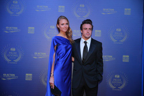 Fernando Alonso y su novia en la Gala de la FIA 2012