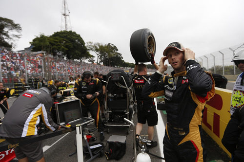 Romain Grosjean instantes antes de empezar el GP de Brasil 2012