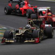 Kimi Räikkönen, por delante de Massa y Glock en Brasil