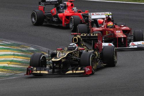 Kimi Räikkönen, por delante de Massa y Glock en Brasil