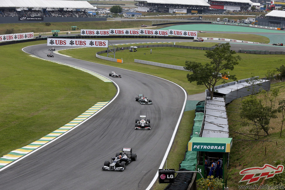 Bruno Senna lidera un grupo de monoplazas en Brasil