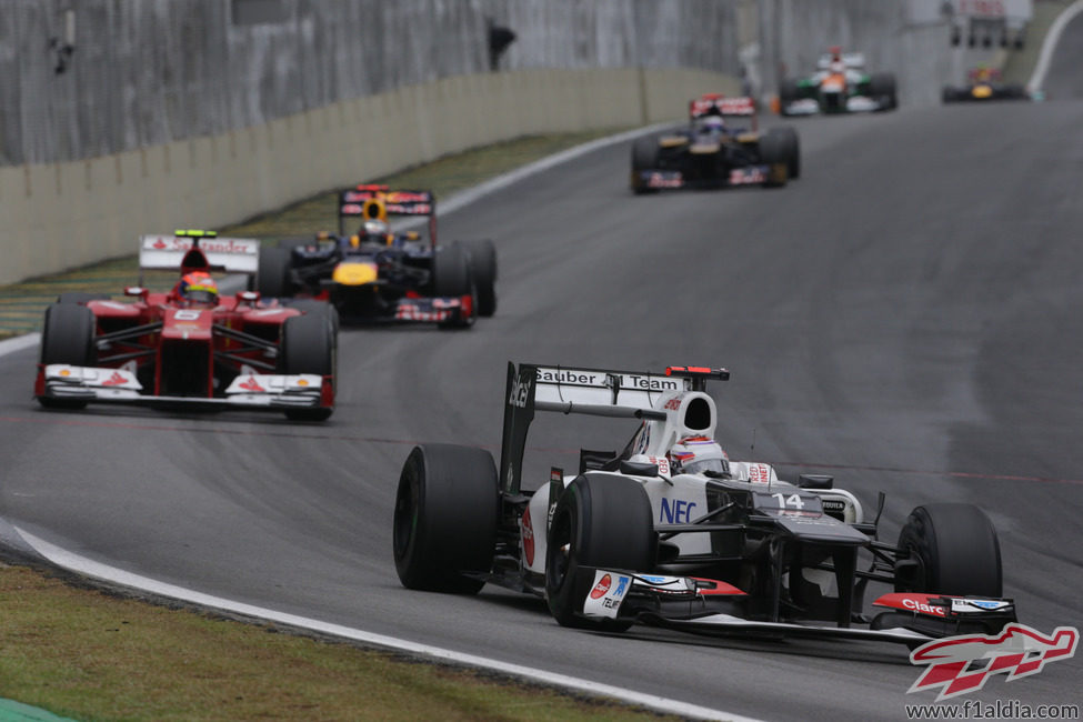 Kamui Kobayashi completa otra vuelta en Interlagos