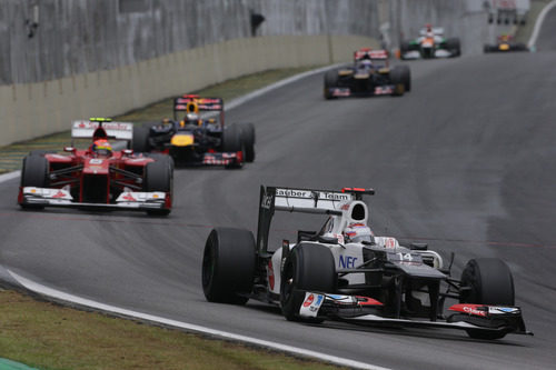 Kamui Kobayashi completa otra vuelta en Interlagos