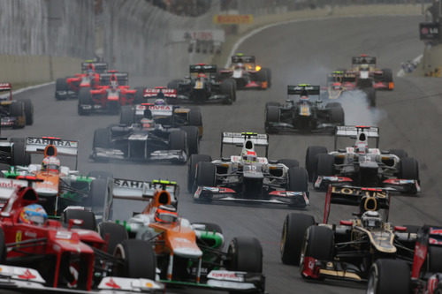 Los dos Sauber realizan la salida del GP de Brasil 2012