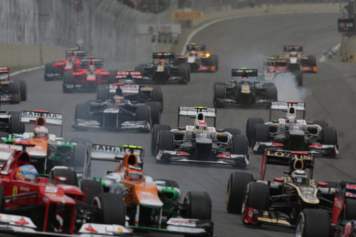 Los dos Sauber realizan la salida del GP de Brasil 2012