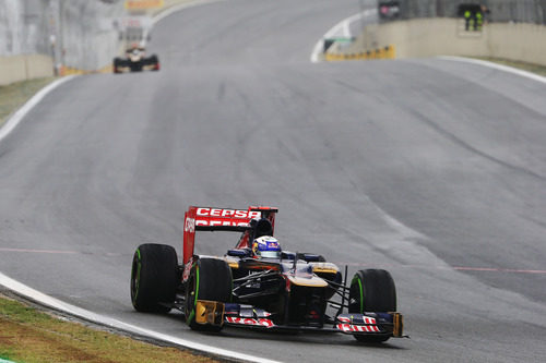 Daniel Ricciardo exprime su STR7 en el GP de Brasil 2012