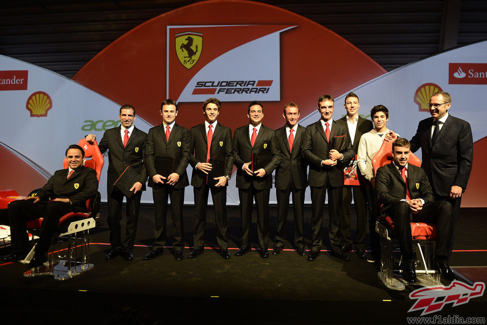 Foto de equipo de Ferrari en Maranello