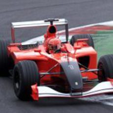 El Ferrari F2001 teñido de negro en duelo a las víctimas del 11-S