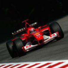 Múltiples récords batidos por Schumacher y el F2002