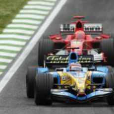 Fernando Alonso y Michael Schumacher en San Marino