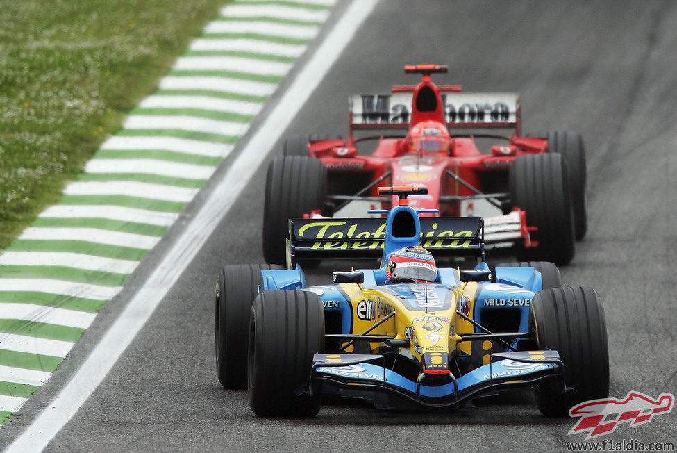 Fernando Alonso y Michael Schumacher en San Marino