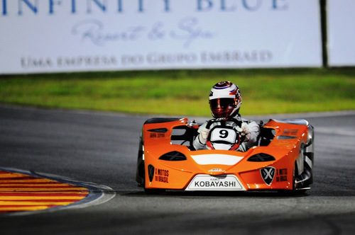 Kamui Kobayashi luce kart en los entrenamientos