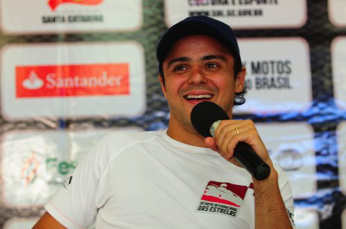 Felipe Massa da la bienvenida a los participantes del 'Desafío das Estrelas' 2013