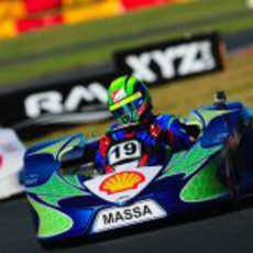 Felipe Massa en pista con su kart de 2013