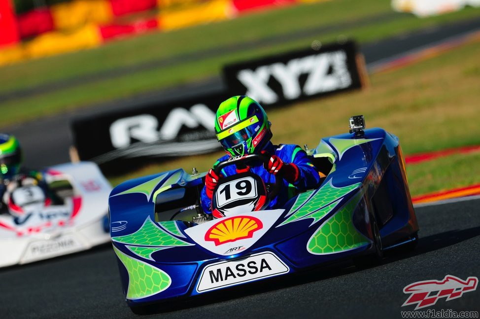 Felipe Massa en pista con su kart de 2013