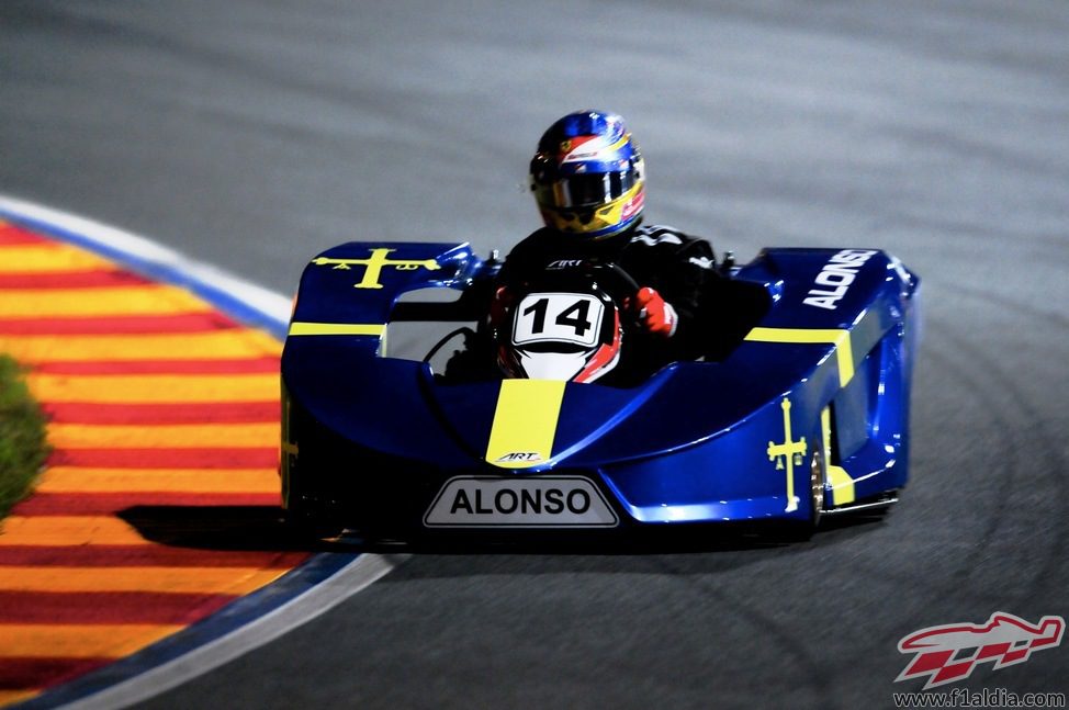 Fernando Alonso, a bordo de su kart asturiano