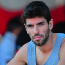 Jaime Alguersuari pensativo antes de subirse al kart