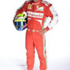 Felipe Massa se enfunda la nueva equipación de la Scuderia